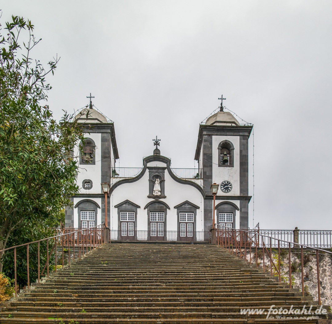 ... vor der Nossa Senhora do Monte
