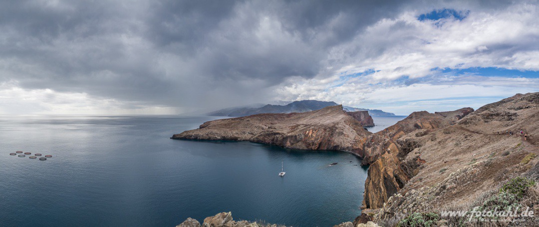 Regenschauer auf der Insel.