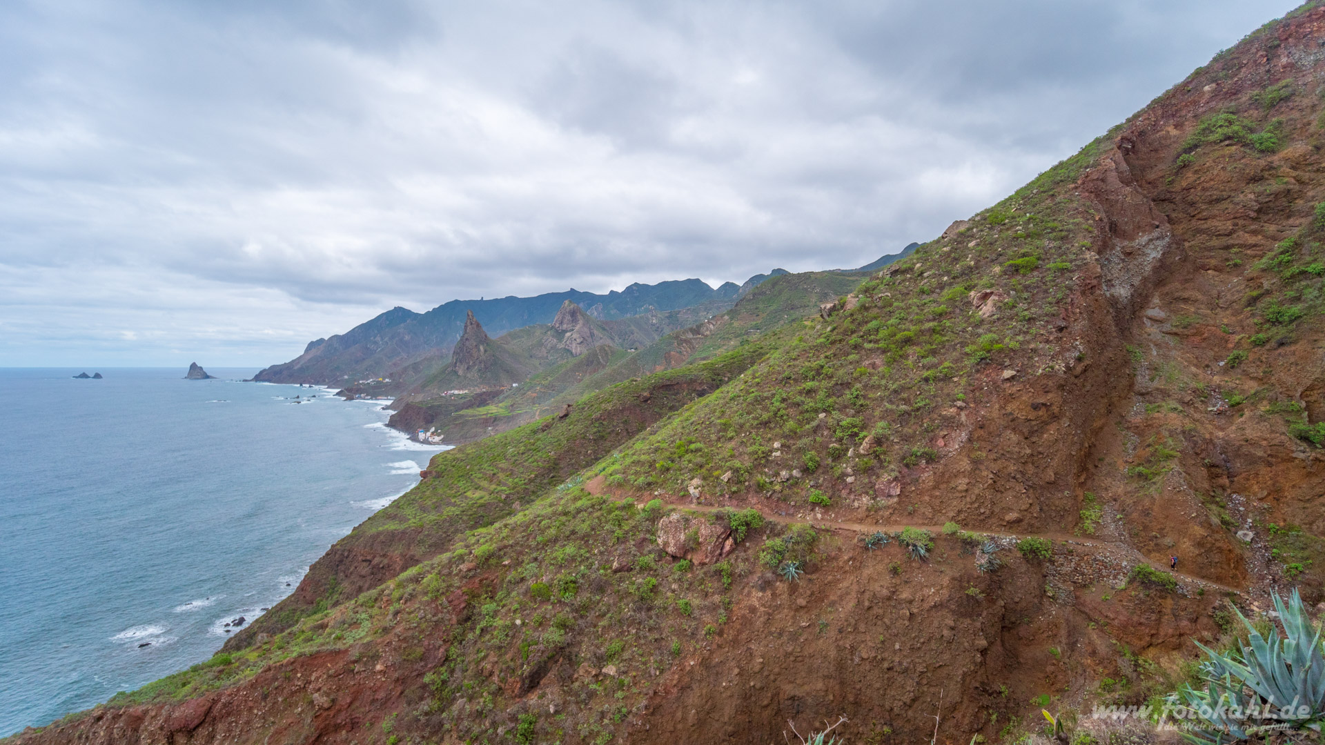 Teneriffa - Wandern im Anagagebirge -Blick zum Roque de las Ánimas in El Cardonal